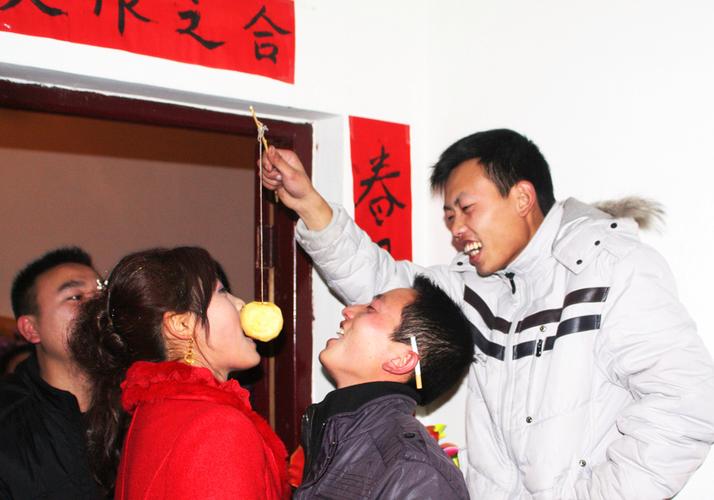 闹新房，传统婚俗中的人性密码与文化传承