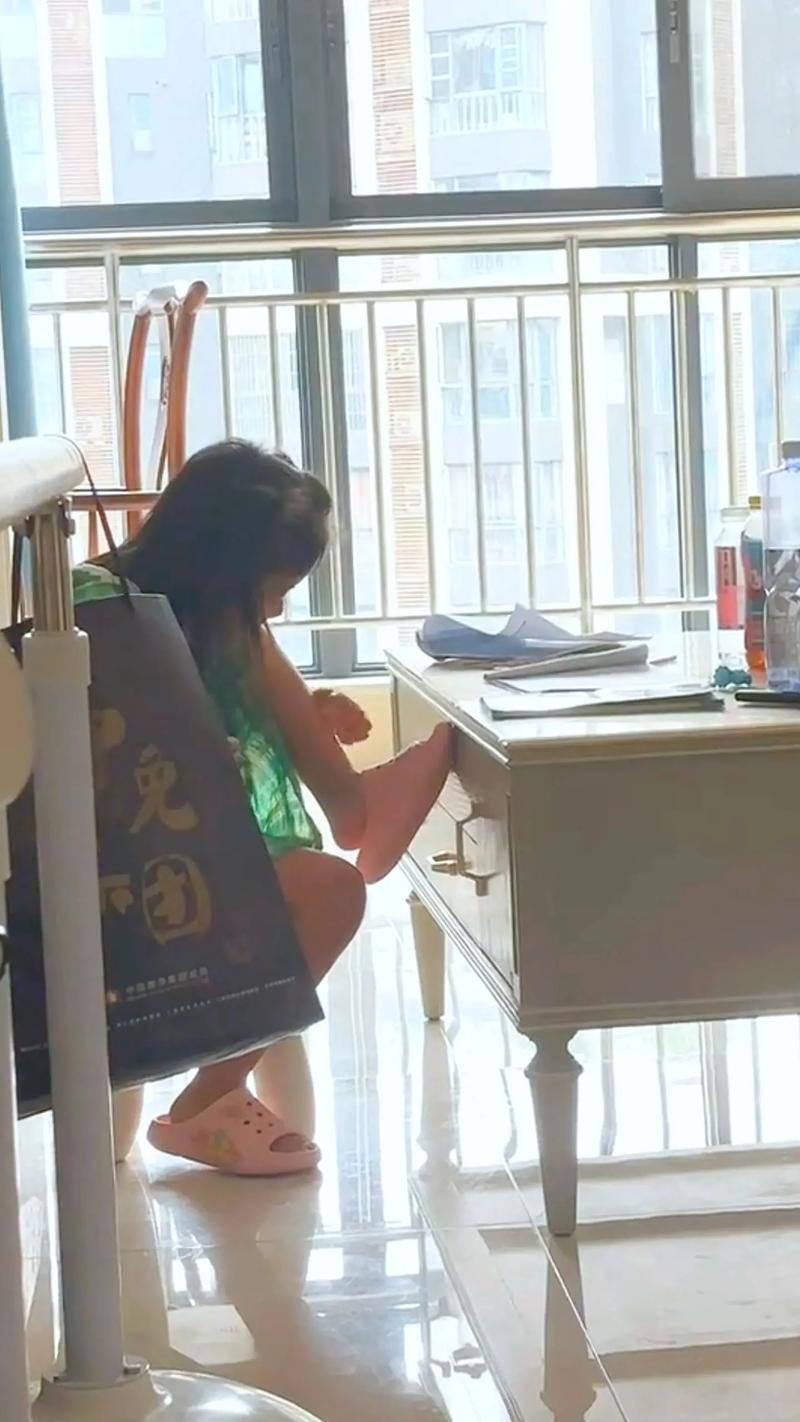 小学二年级留级，教育困境中的双刃剑效应