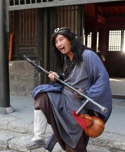 铁拐李的跛足，论完美陷阱与教育中缺陷的非凡价值