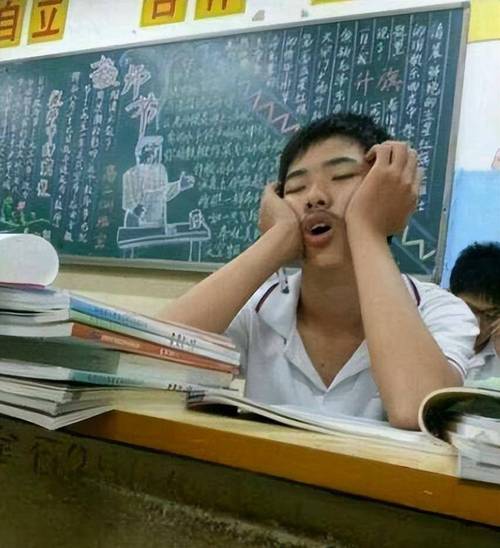 课堂休眠的沉重代价，学生上课睡觉的隐形危害